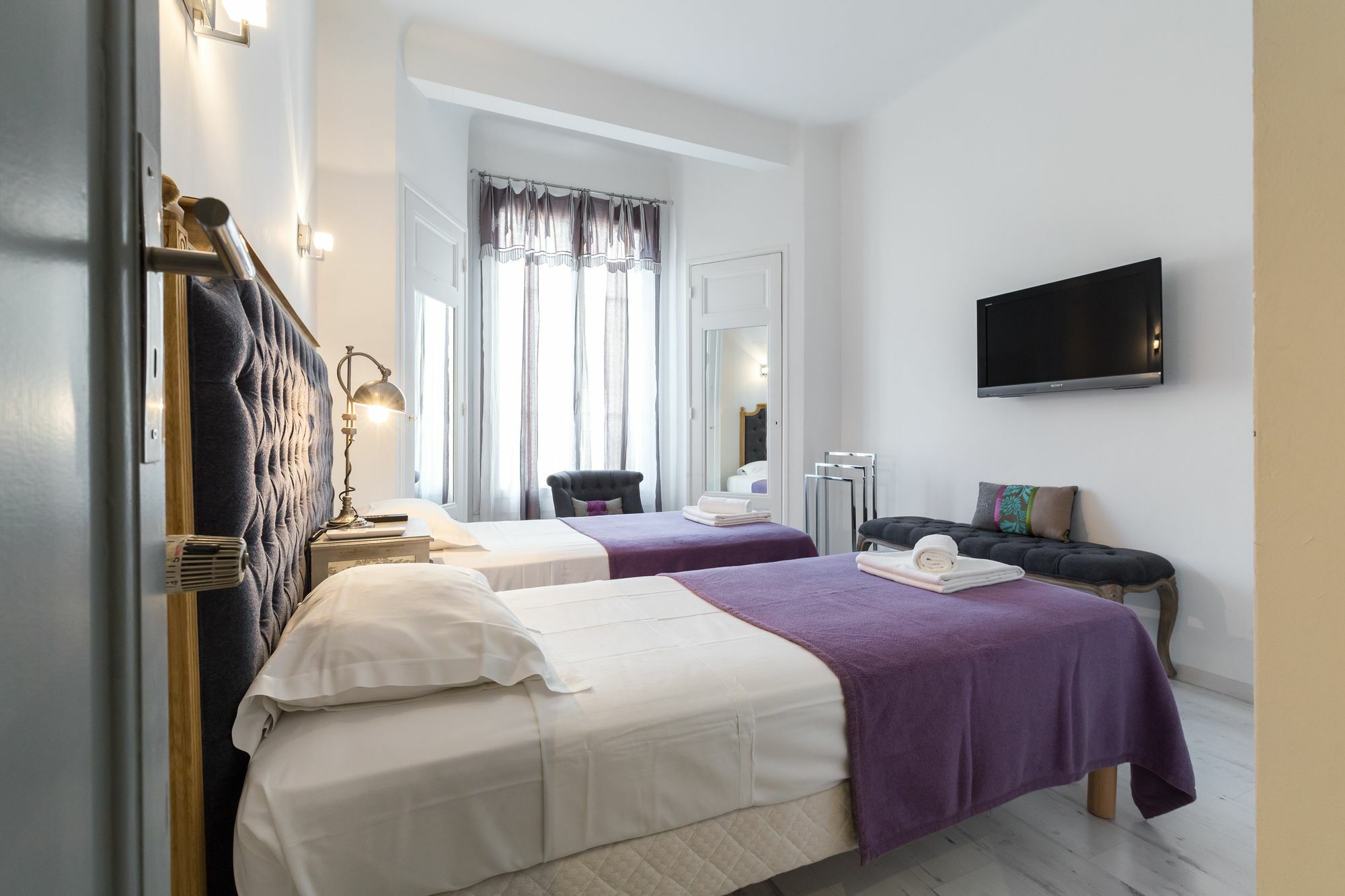 Centrally Located Modern 2 Bed Apartment In Cannes With Aircon And High Ceilings And Modern Design 696 Eksteriør bilde